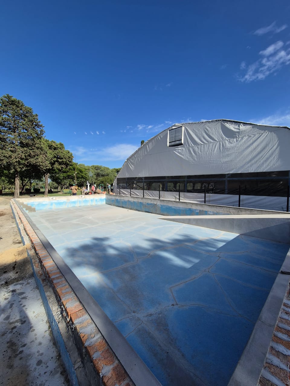 Continúan a buen ritmo los avances en la pileta del polideportivo